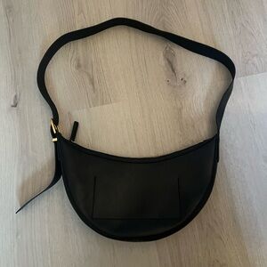 Madewell The Essentials Crescent Sling in Leather Black with Gold Hardware